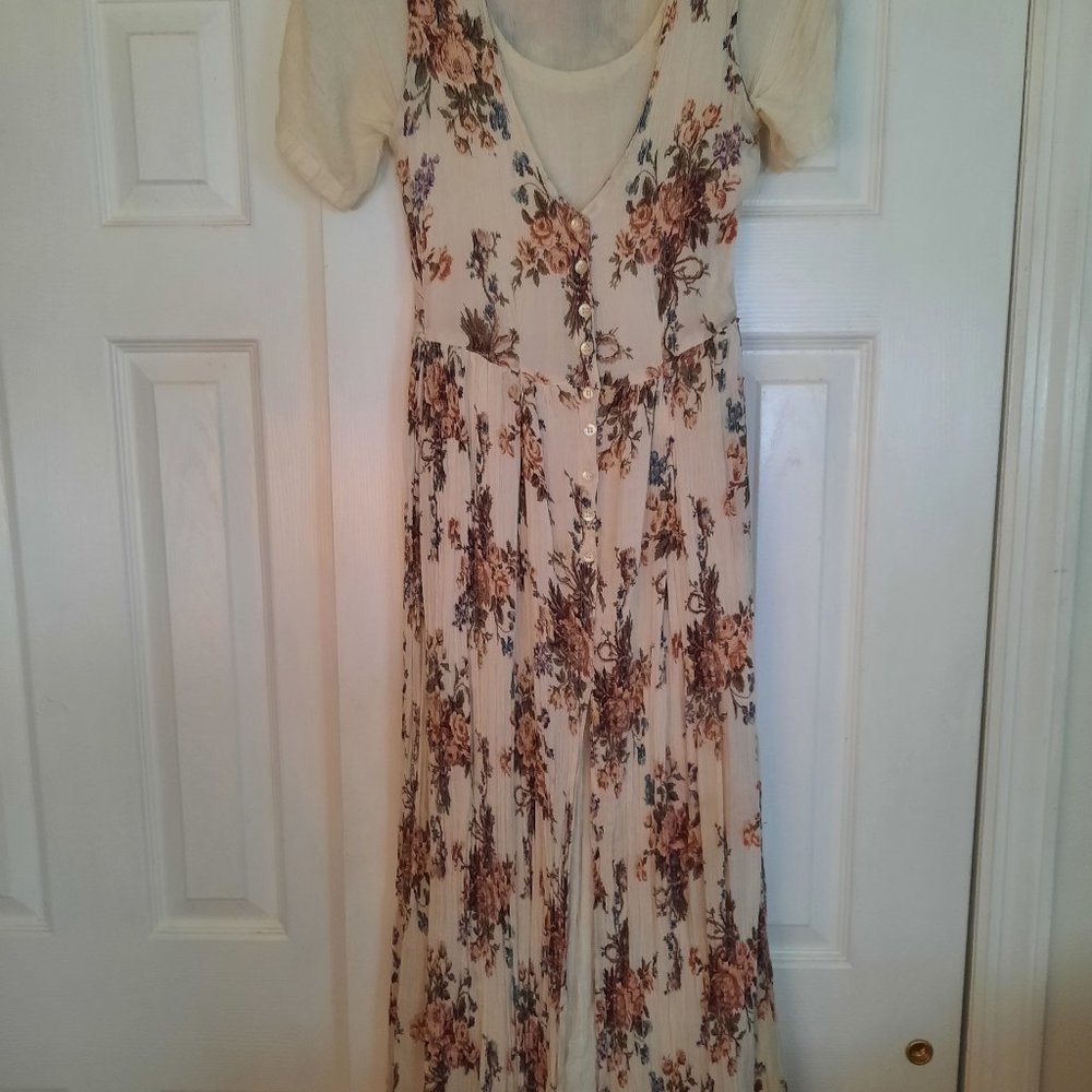 Women's long sleeveless dress with short sleeved lining